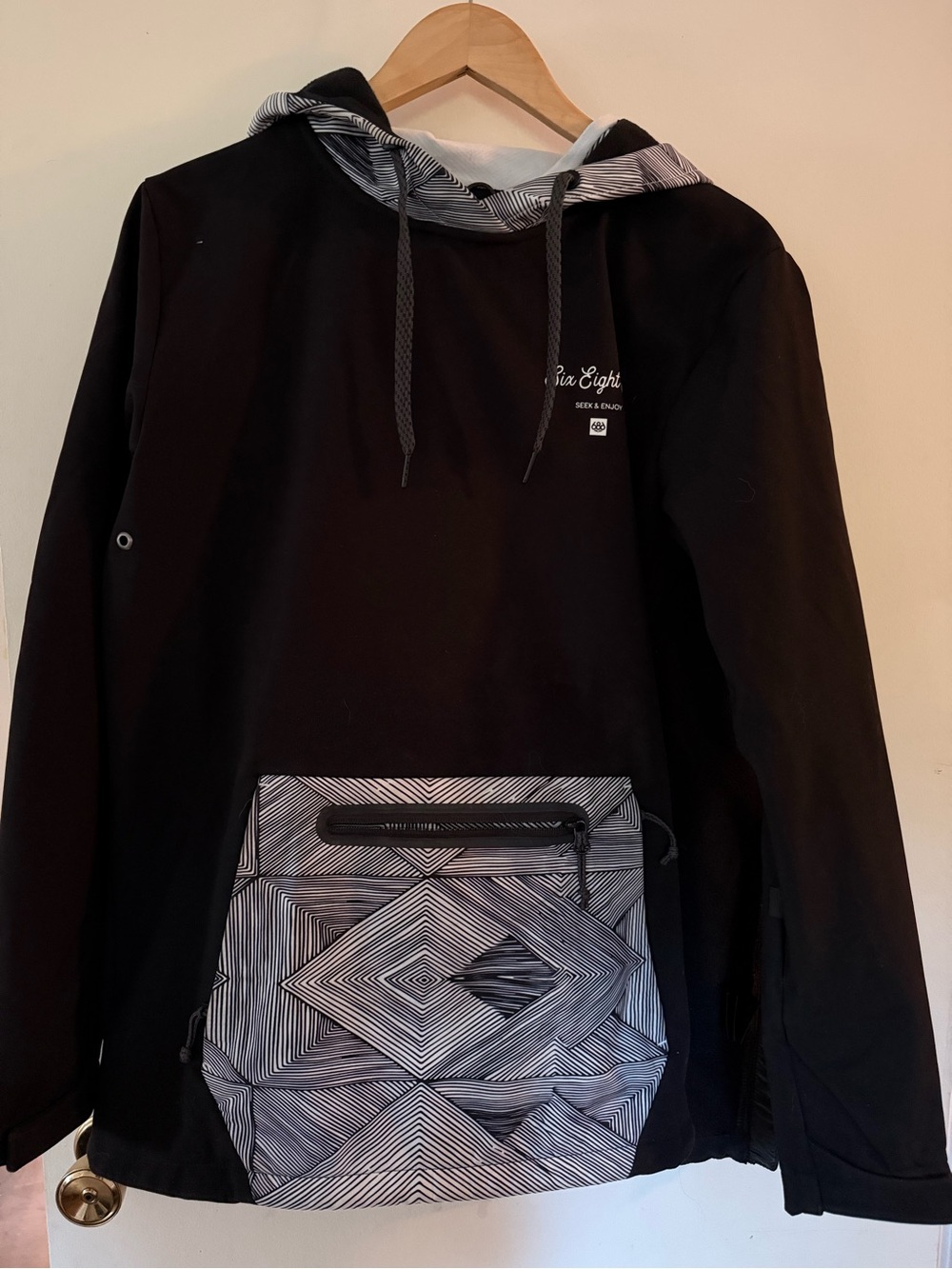 686 Black Ski Jacket with Geometric White/Grey Pocket